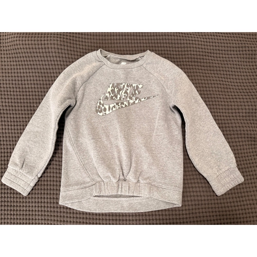 Nike Kids Gray Leopard Print Logo Fleece Pullover Sweatshirt Size 5-6 Years
